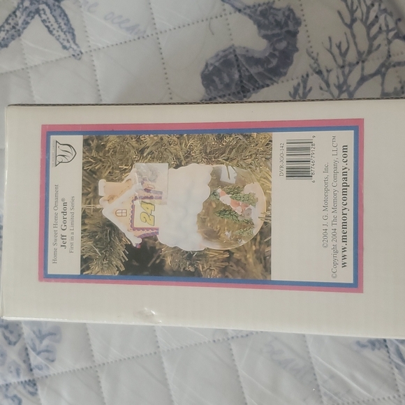 Jeff Gordon limited series snowglobe ornament with stand - Picture 1 of 4